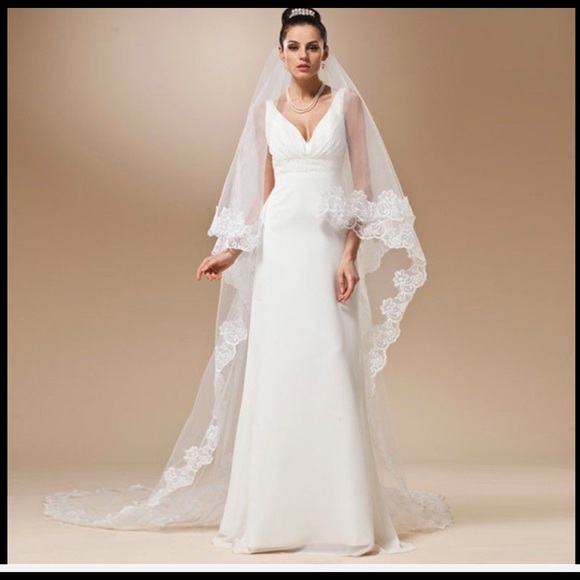 NEW Beautiful veil with lace trim no comb - Picture 1 of 7